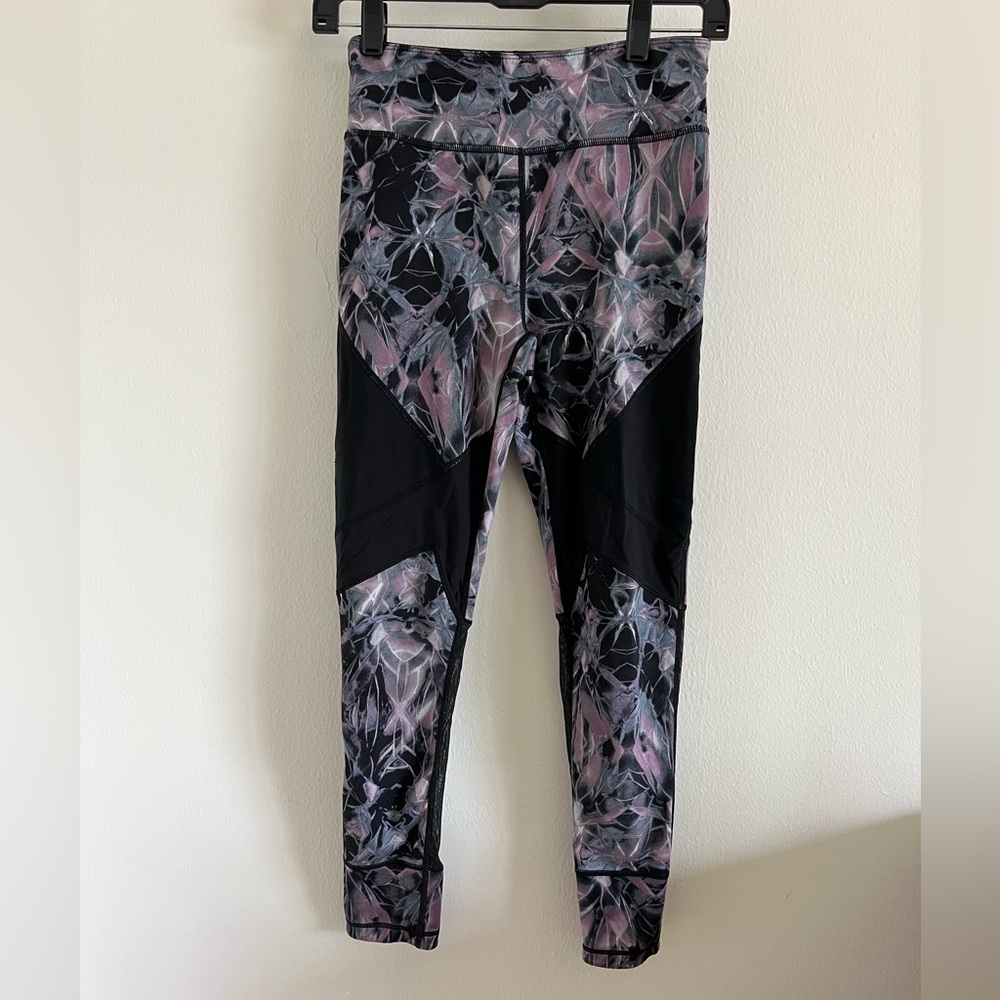 Sweaty Betty reversible printed yoga leggings - Black and Pink